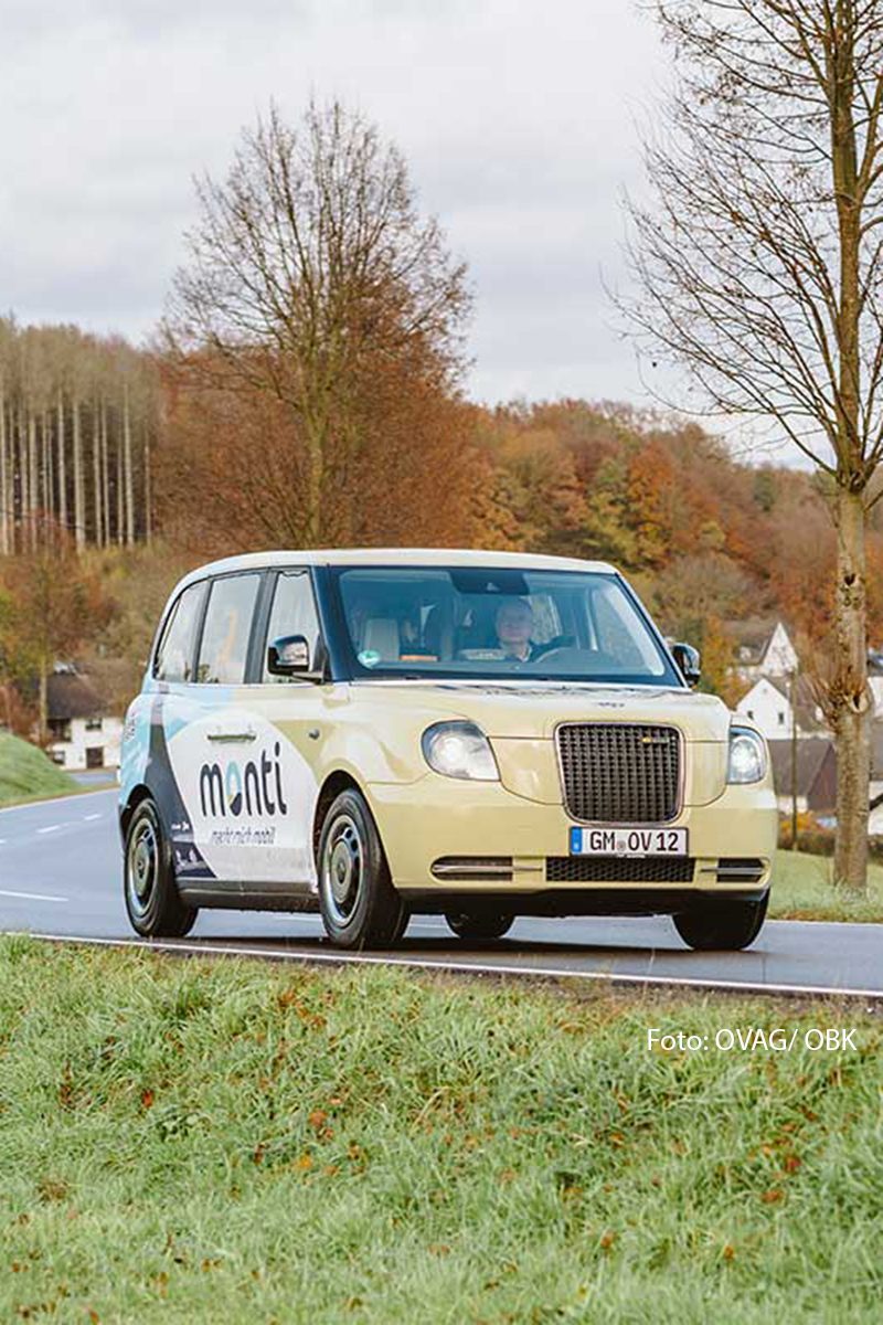 Ruftaxi monti in Fahrt im Bergischen Land